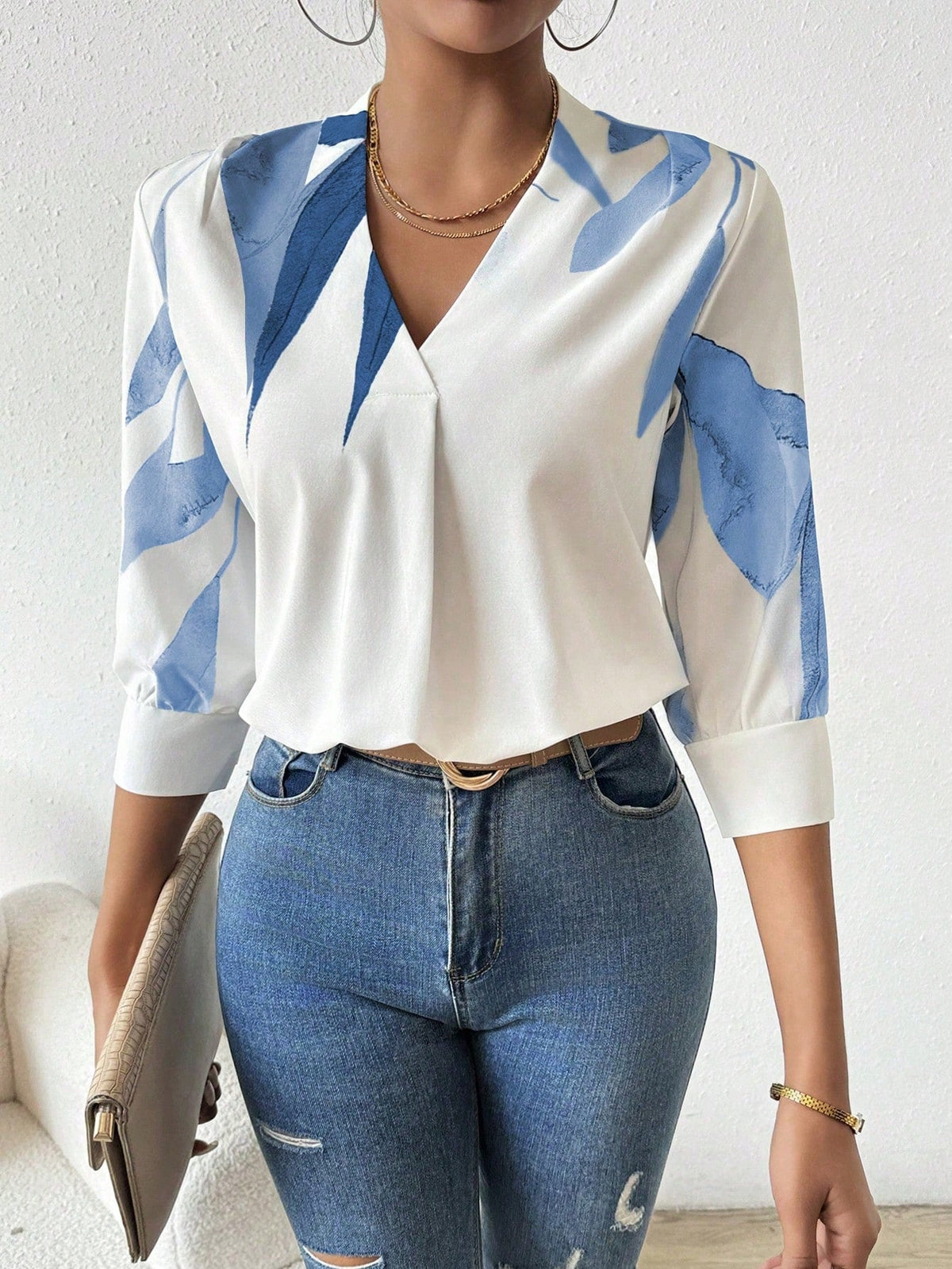 Camisa Feminina Meia Manga Estampada Decote V