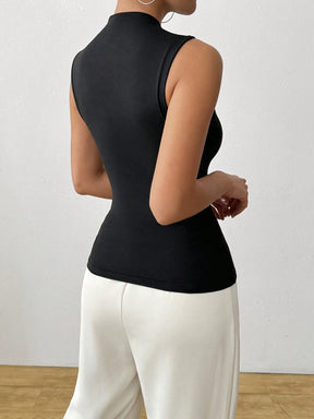 Blusa Regata Feminina com Detalhe Metálico